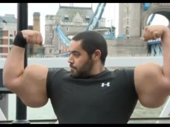 Conoc Al Hombre Con Los Biceps M S Grandes Del Mundo Haceinstantes