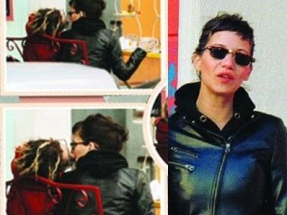 La periodista de Telefe y su novia a los besos