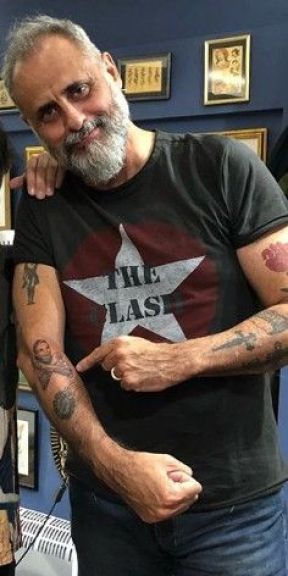 Jorge Rial se tatuó a Eva Perón con el pañuelo verde