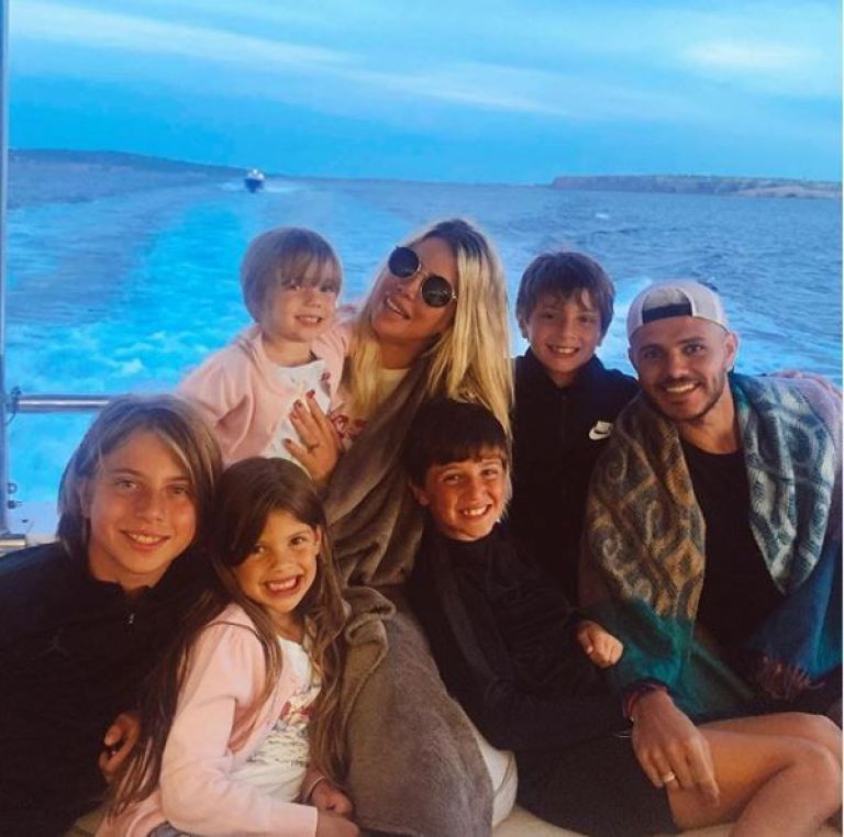 Wanda Nara con su familia en Ibiza