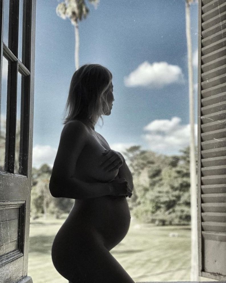 Noelia Marzol mostró su panza de embarazada en una sesión de fotos desnuda