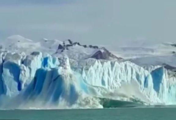 VIDEO | El impresionante desprendimiento de un bloque gigante de hielo ...