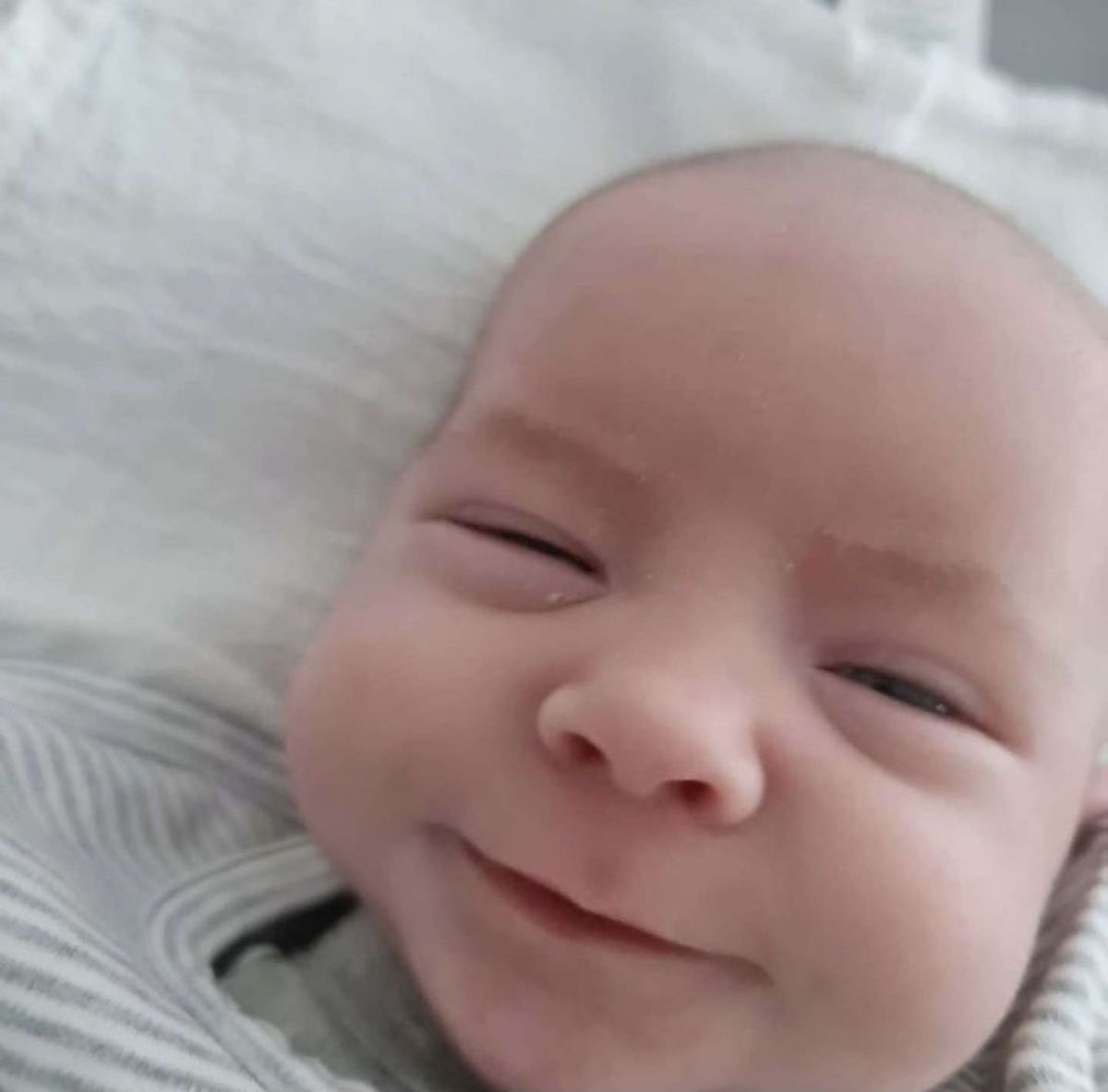 Ricky Sarkany mostró fotos de Félix, el bebé de Sofía: “Ya sonríe como vos“