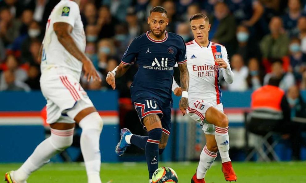 El PSG venció a Lyon y sigue en lo más alto de la liga francesa