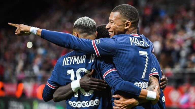 El PSG venció a Lyon y sigue en lo más alto de la liga francesa