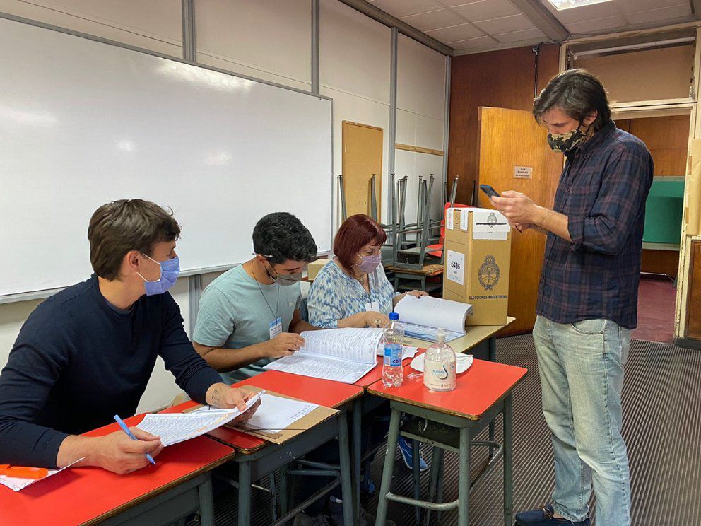 El voto de los famosos en las Elecciones 2021: cómo se acercaron a las urnas