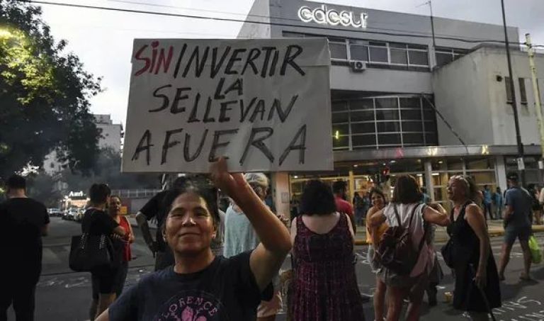 El titular del ENRE solicitó la prohibición de salida del país para los directivos de Edesur